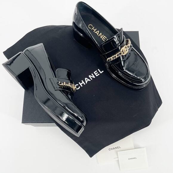 NWB Chanel Black Shiny Patent Calfskin Logo Loafer Moccasin FW2024 size EU 37 - Picture 1 of 15